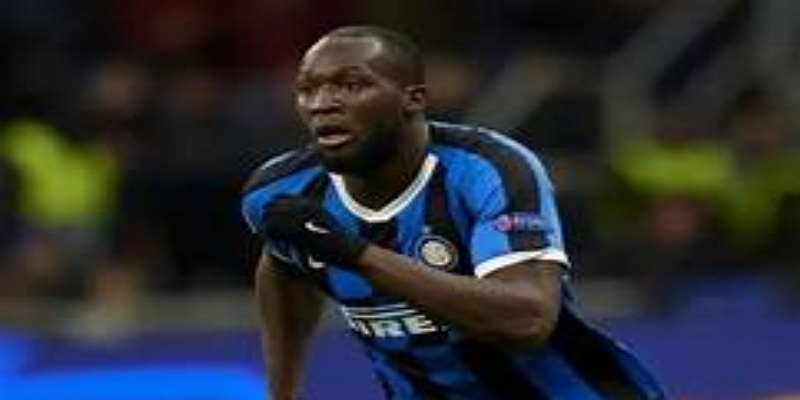 亚新体育观察：从英雄到争议人物的球迷情绪转变-亚新体育